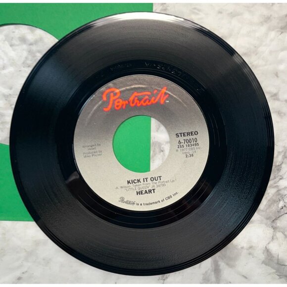 Heart Kick it Out / Go On Cry 45 Classic Rock 70s Vinyl Portrait Records VG+ - Picture 4 of 6